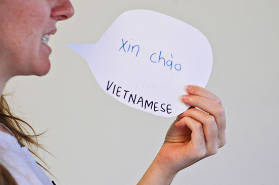 say_hello_Vietnamese_Etiquette