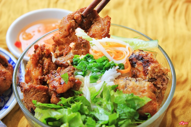 bun thit nuong - what to eat in Hue